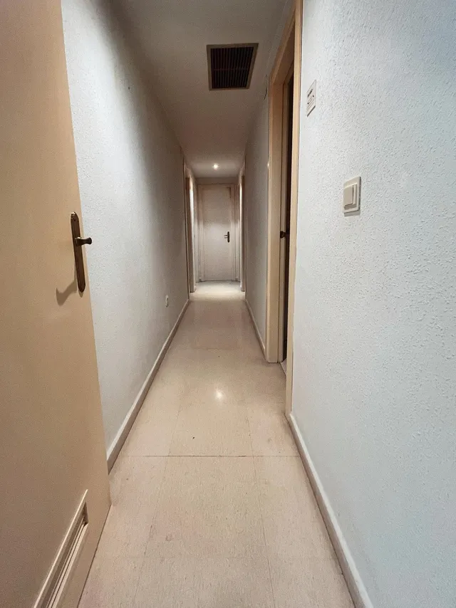 ¡una gran oportunidad para crear el hogar que siempre has soñado! amplio piso de 4 dormitorios con garaje, ascensor y vigilancia nocturna. — 8