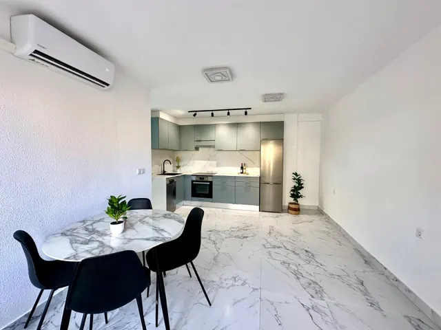 ☀️ ¡TU NUEVO HOGAR JUNTO AL MAR! 3 DORMITORIOS + REFORMA RECIENTE + ENTRADA PRIVADA — 8