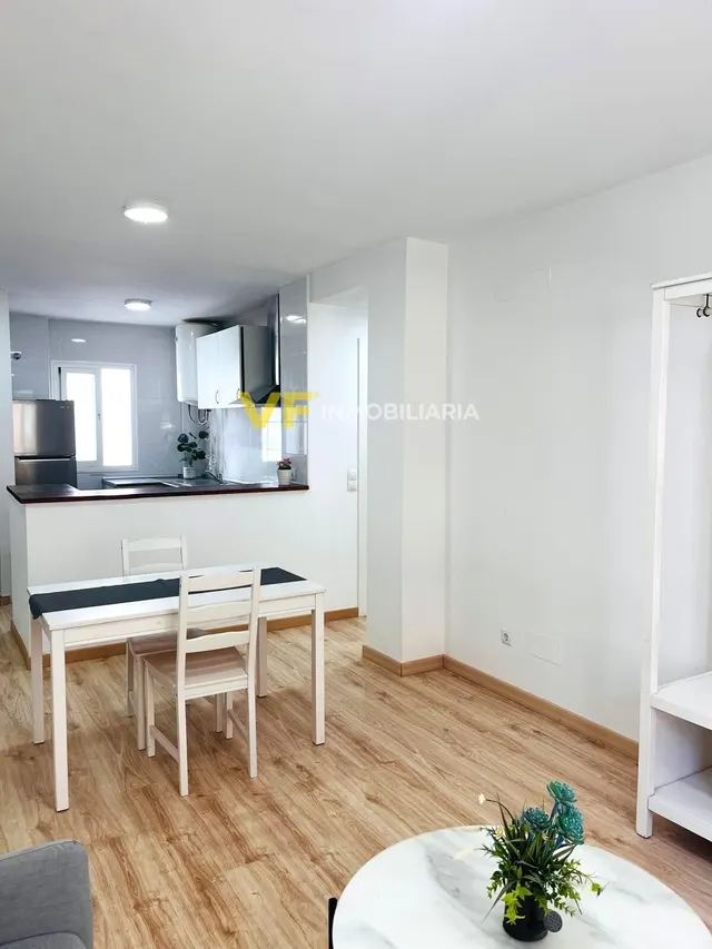 ¡Vive cómodo, vive bien: Apartamento reformado junto al Hospital Civil! — 10