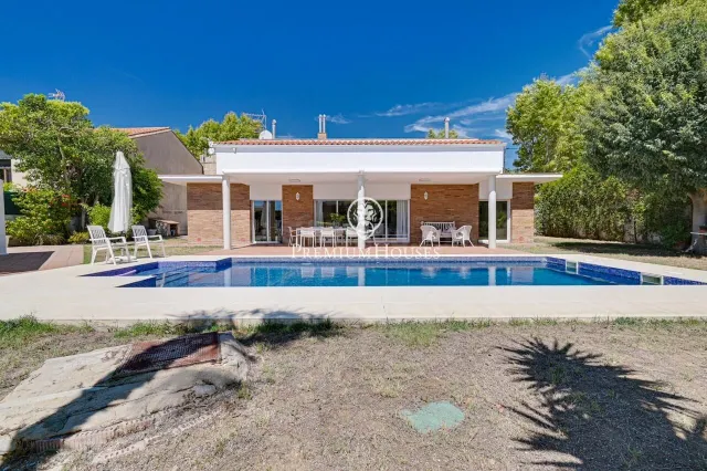 Casa independiente a la venta en Tiana - foto 2
