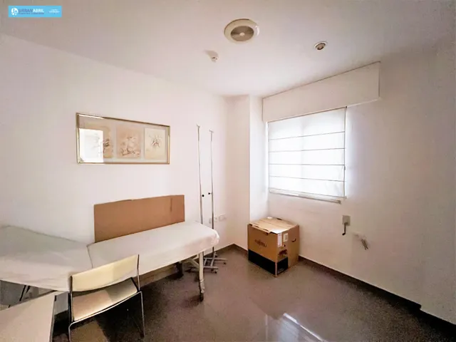 Espectacular Clínica en La Rambla - Convertible en Vivienda — 12
