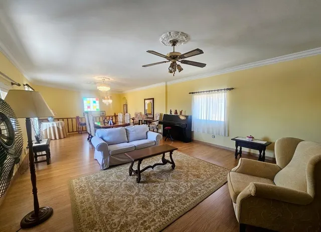 Exceptional Detached Corner Villa with Swimming Pool and Prime Location — 14