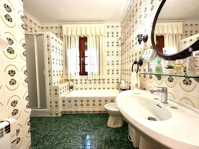 COQUETO CHALET A UN PASO DE LA CIUDAD! — 25