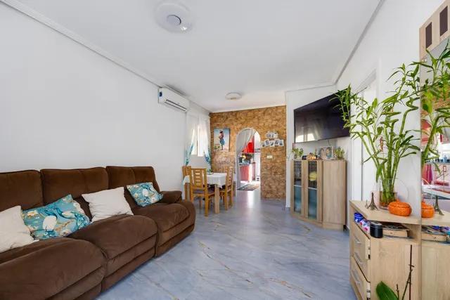 Bungalow planta alta reformado, en residencial con piscina comunitaria — 12