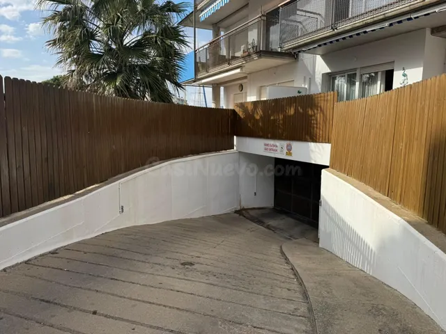 Plaza de parking en Santa Margarita – Cerrado, vigilado y co - foto 3