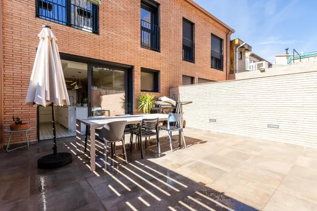 CASA SEMINUEVA PASSIVE HOUSE CON GARAJE Y JARDÍN - foto 2