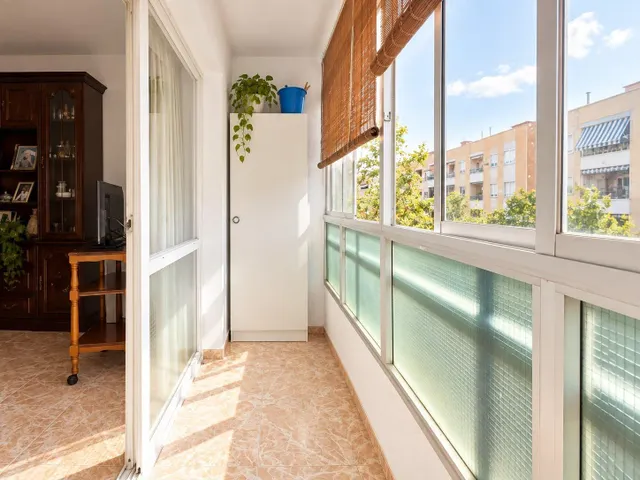 PISO AMPLIO Y LUMINOSO EN REUS, CON ASCENSOR Y EXCELENTE DISTRIBUCIÓN — 11