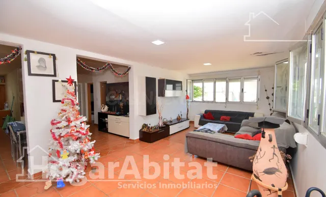 GRAN PARCELA CON VIVIENDA Y AMPLIA TERRAZA