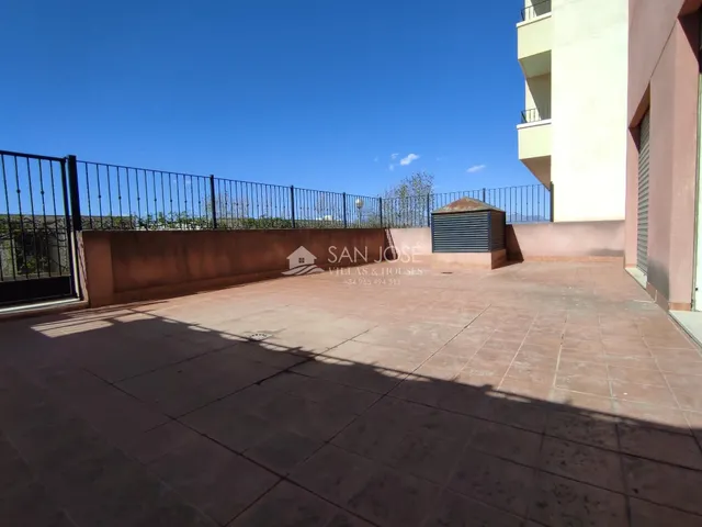 SE VENDE O ALQUILA CON OPCIÓN COMPRA LOCAL COMERCIAL CON AMPLIA TERRAZA EN ASPE. — 15