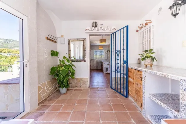 Villa exclusiva con piscina privada y casa de invitados independiente — 19