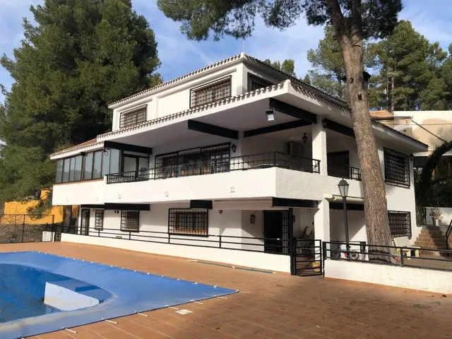 ESPECTACULAR CHALET EN ALMANSA CERCA DE CASCO URBANO — 3