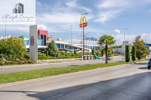 SE VENDEN 2 PLAZAS DE GARAJE. ZONA FORUM. 46.000 EUROS. — 10