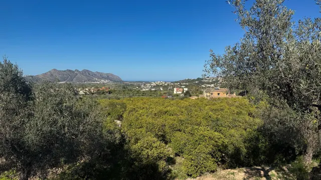 Exclusiva Parcela Rústica en Orba con Vistas al Mar para con - foto 2