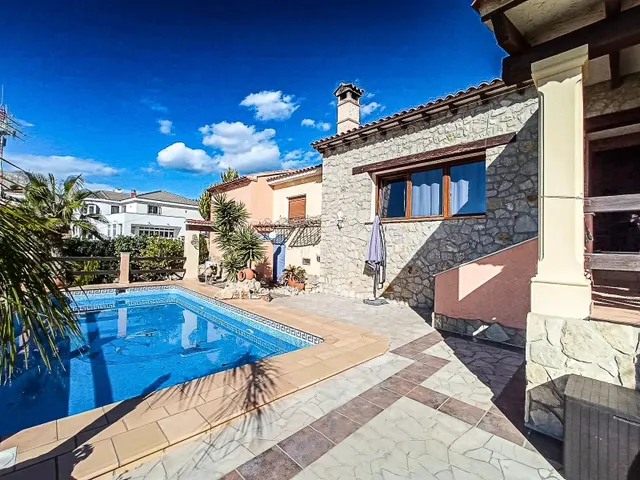 Villa 3 habitaciones 246m² en venta - Colonia Escandinavia-C - foto 3