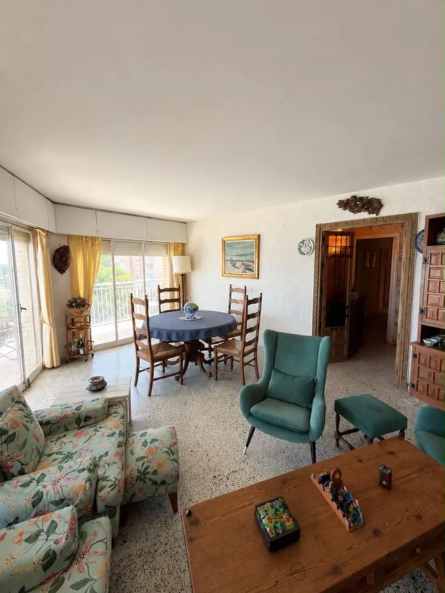 APARTAMENTO CON VISTAS AL MAR EN CAMPOAMOR : 4 hab, 2 baños, garaje , trastero, amplio. — 7