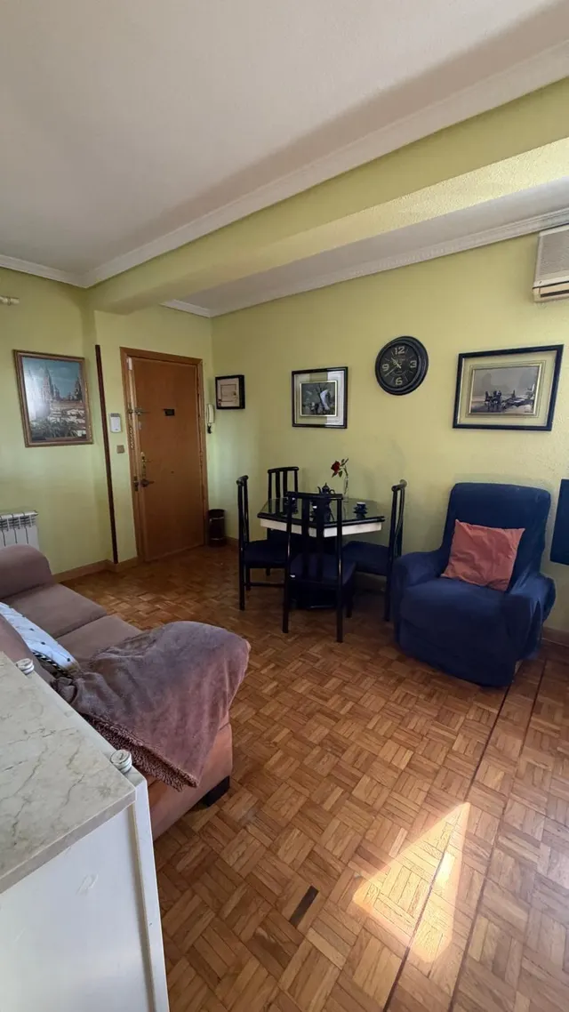 Oportunidad en calle alcala, piso de 3 dormitorios, 2 salones, 2 baños, terraza y ascensor. — 31
