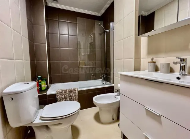 Apartamento con piscina comunitaria, Alicante, Torrevieja. 2 habitaciones, 53 m2, 1,4 kilómetros del mar — 27