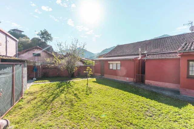 Casas, nave y fincas en venta en Caborana (aller) — 5
