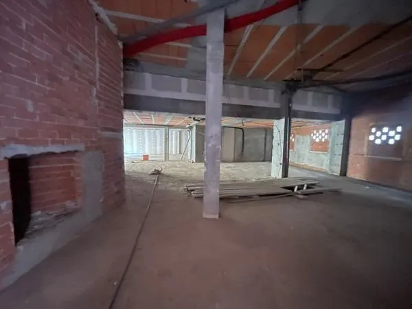 Amplio Local Comercial en el Centro de Peñafiel — 7