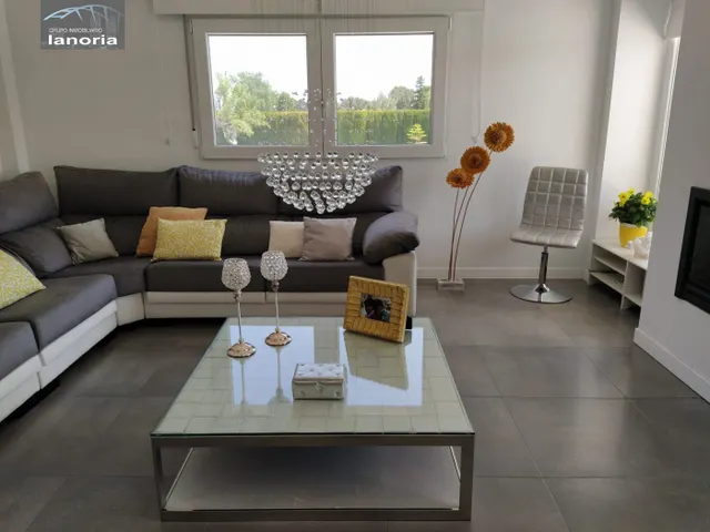 Grupo la Noria Vende Chalet Urbano de 370m2 a pocos km de Albacete. — 18
