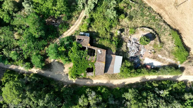 Masía histórica para rehabilitar con 19 hectáreas de terreno - foto 5