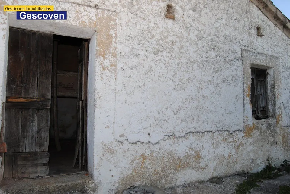 CASA CON TERRENO. PARA REFORMAR
