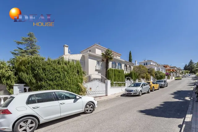 CASA PAREADA EN LA ZUBIA CON PISCINA, ZONA DE BARBACOA Y JARDÍN — 48