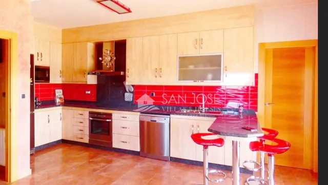 SE VENDE ESPECTACULAR CHALET EN PINOSO. — 5
