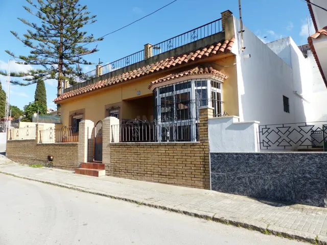 BUSCAS CASA DE UNA SOLA PLANTA????? MUY CERCA DEL CENTRO.