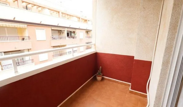 Apartamento de 2 dormitorios en Torrevieja, Alicante (Costa Blanca) — 10