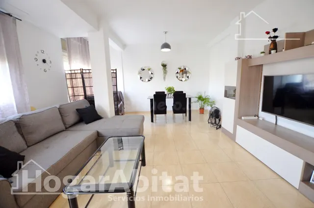 ¡En buena zona! Amplio, moderno y esquinero con gran balcón 