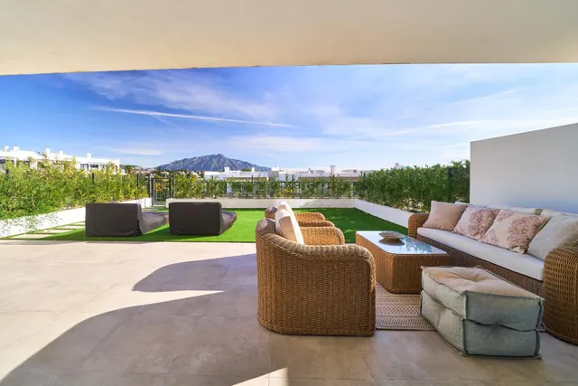 APARTAMENTO DE LUJO CON JARDÍN - foto 3
