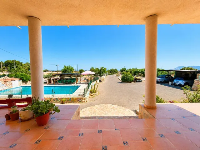 Villa independiente con piscina en El Moralet (Alicante) | P - foto 3