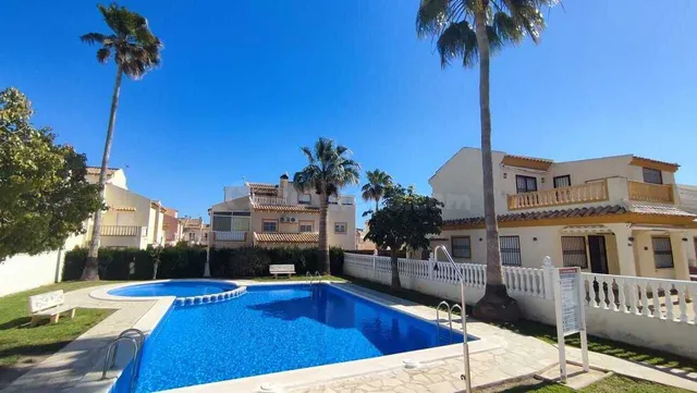 Casa 3 habitaciones en venta - La Zenia - foto 2