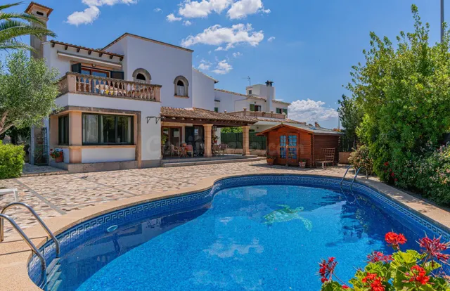 CHALET UNIFAMILIAR DUPLEX, CON PISCINA Y PARKING, EN PONT DI
