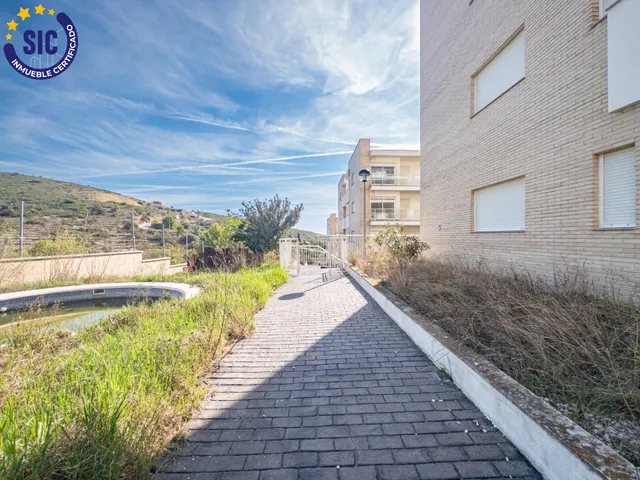 Apartamento de 2 dormitorios//bajo con jardín — 15
