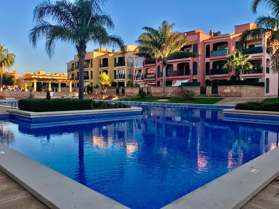 Acogedor apartamento con terraza y piscina comunitaria