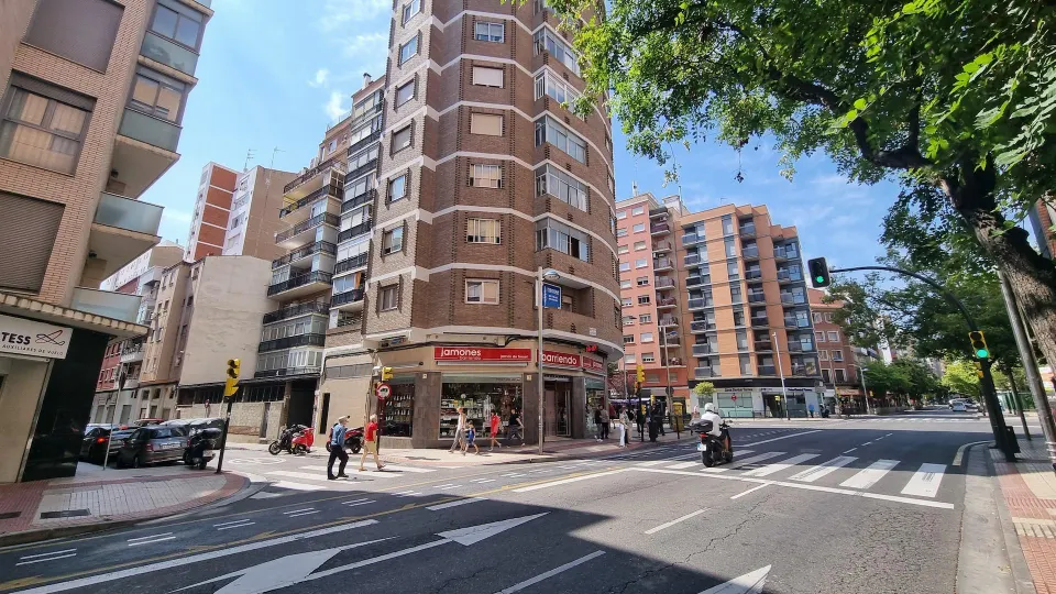 LOCAL COMERCIAL de 130 m2 a pie de calle.