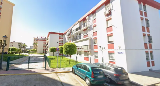 Venta piso en Castilleja de la Cuesta (Sevilla) — 2