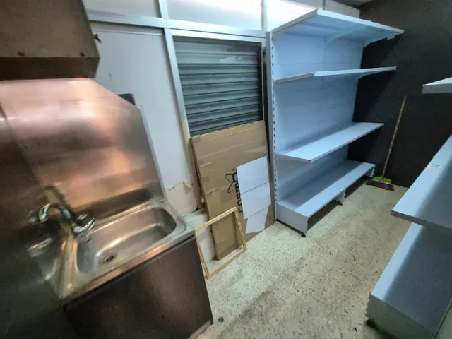 SE VENDE LOCAL COMERCIAL EN PETRER: OPORTUNIDAD ÚNICA — 12