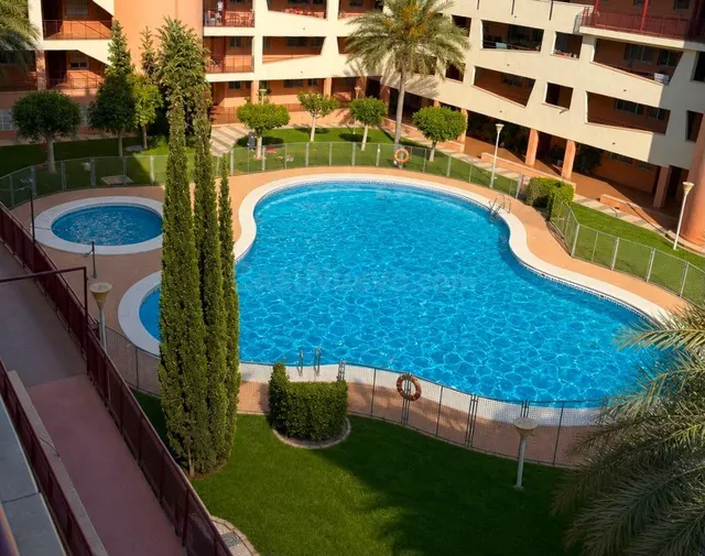Piso reformado de 3 dormitorios con piscina en Aguadulce Norte — 3