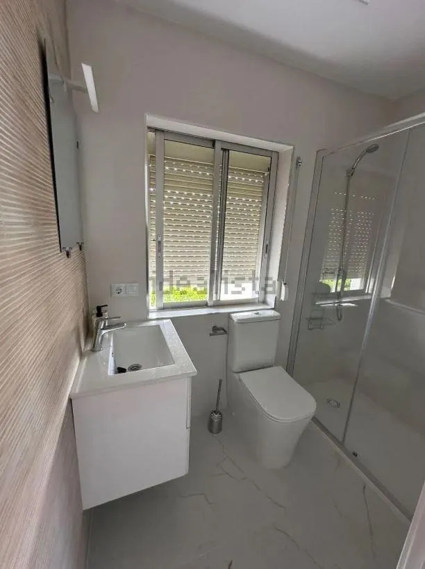 Totalmente reformada, exterior y con terraza. — 11