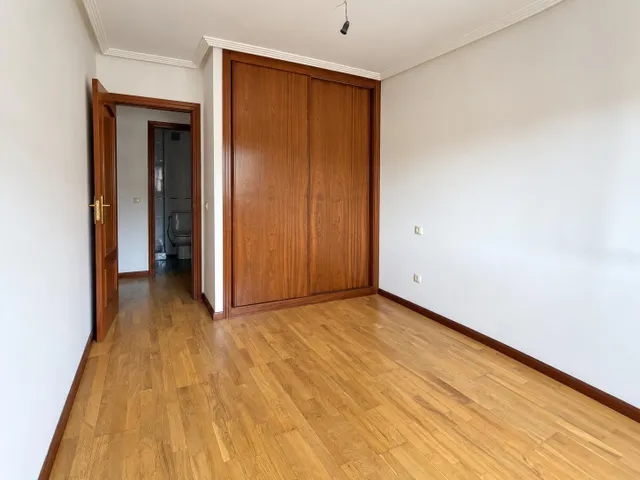 ¡a estrenar! dos dormitorios, terraza, garaje y trastero en Oviedo — 9