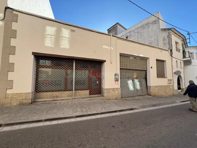 Solar en pleno centro de Roses — Edificable PB+3