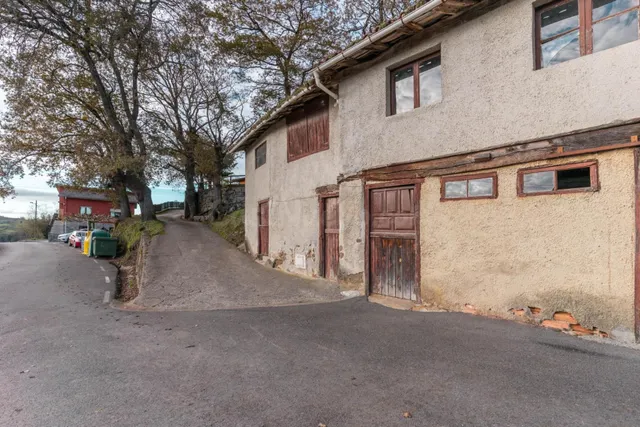 Dos casas para reformar en el corazón de Piloña con vistas a - foto 3
