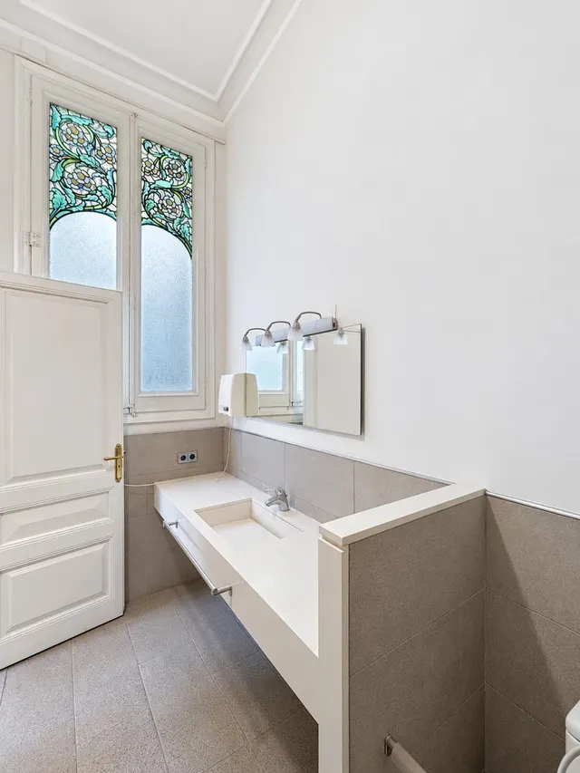 Oficina de 184 m2 con carácter y mucha luz en Passeig de Gràcia — 20