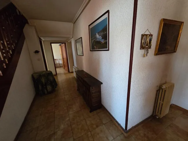 SE VENDE CASA EN VALENCIA DE DON JUAN, 2 PLANTAS, 5 HAB., 2 COCINA, BAÑO, ASEO, PATIO, COCHERA. — 32