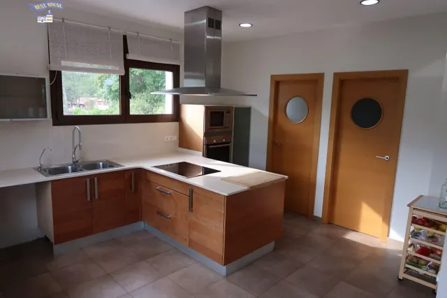 EXCLUSIVA VILLA DE DISEÑO CON PISCINA PRIVADA, VISTAS PANORÁMICAS Y 1.760 M2 DE PARCELA — 11
