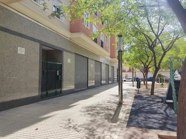 LOCAL para poner tu NEGOCIO o con posibilidad de CAMBIO DE USO. — 41