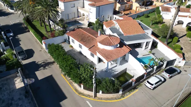 Casa o chalet en venta en Empuriabrava — 2